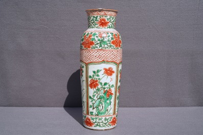 Un grand vase de forme rouleau en porcelaine de Chine wucai, &eacute;poque Transition ou Kangxi